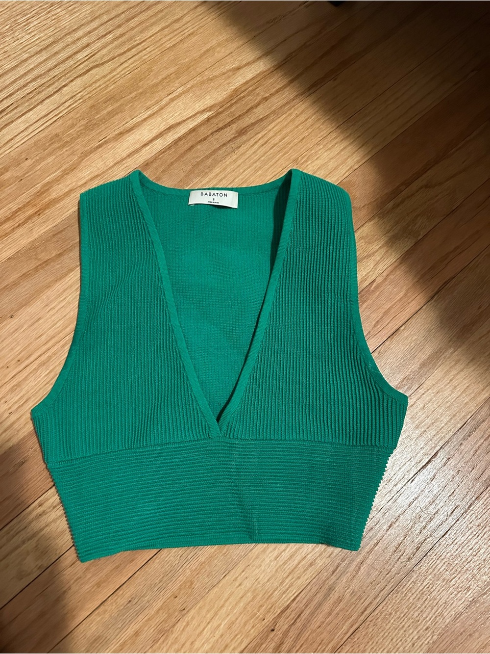 Babaton Aritizia Emerald Ribbed V‑Neck Cropped Tank